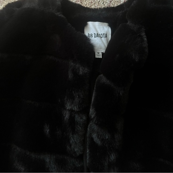 Gorgeous BB Dakota faux fur jacket - Picture 2 of 3